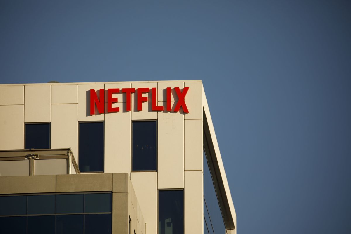 Netflix tiếp tục cắt giảm nhân sự sau khi tăng trưởng doanh thu chậm lại