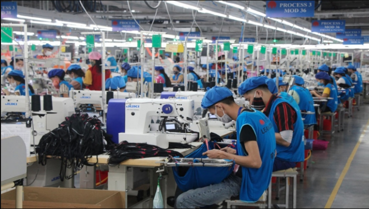 Tích cực tìm nhà phân phối nguyên phụ liệu sản xuất cho ngành da giày (Ảnh: moit.gov.vn)