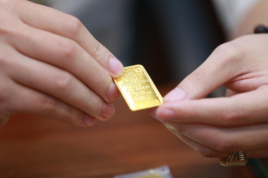 Giá vàng liên tục giảm khiến nhiều nhà đầu tư lo lắng