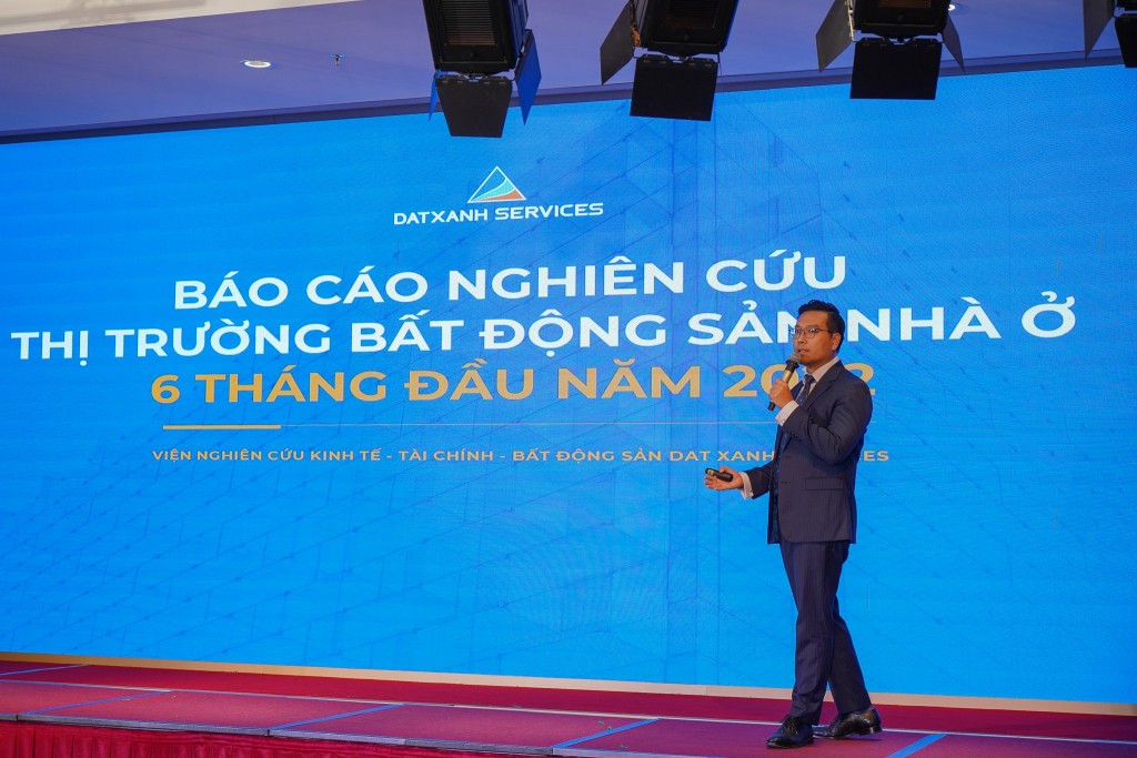 Tiến sĩ Phạm Anh Khôi, Kinh tế trưởng kiêm Viện trưởng Viện nghiên cứu Kinh tế - Tài chính Bất động sản Đất Xanh Services chia sẻ thông tin tại sự kiện