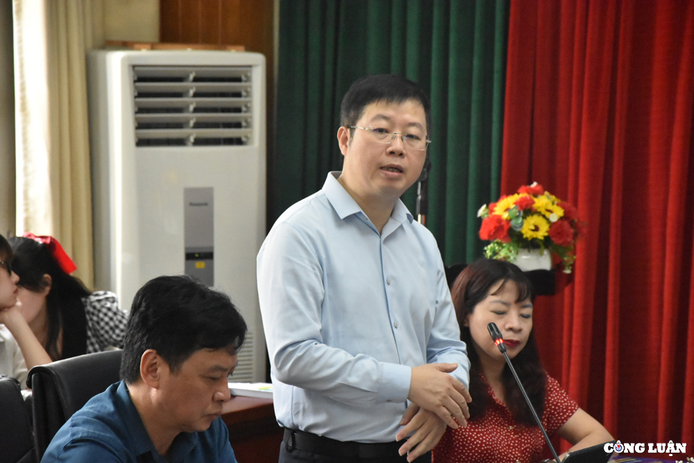 Ông Nguyễn Thanh Lâm, Cục trưởng Cục báo chí, Bộ Thông tin và Truyền thông chia sẻ nhiều thông tin tại hội thảo chuyển đổi số. Ảnh: N.Phong