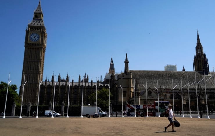Nước Anh lần đầu chạm mốc 40 độ C. Ảnh: AFP