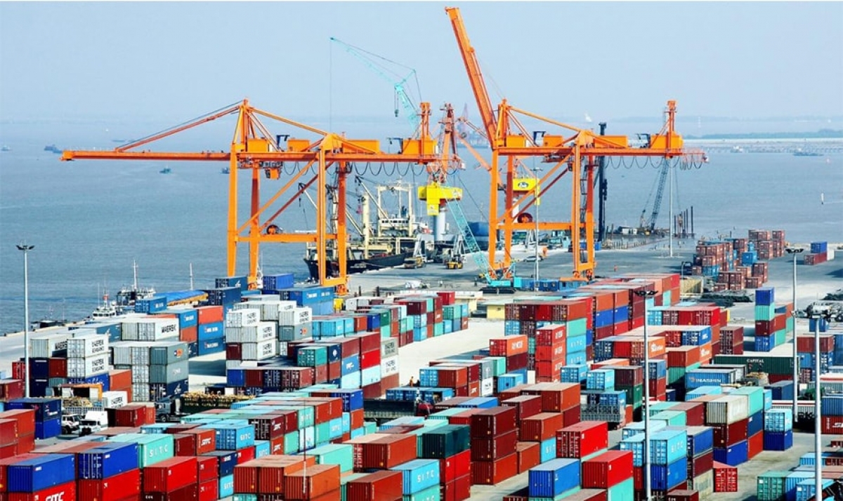 Trong 6 tháng năm 2022, tổng trị giá xuất nhập khẩu hàng hoá của Việt Nam đạt 371,32 tỉ USD.