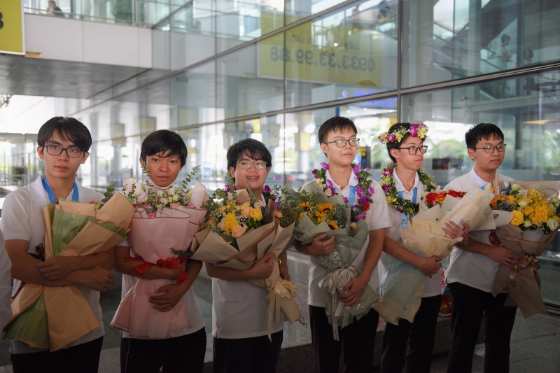 Học sinh Việt Nam giành thành tích xuất sắc tại Olympic Toán học quốc tế 2022.
