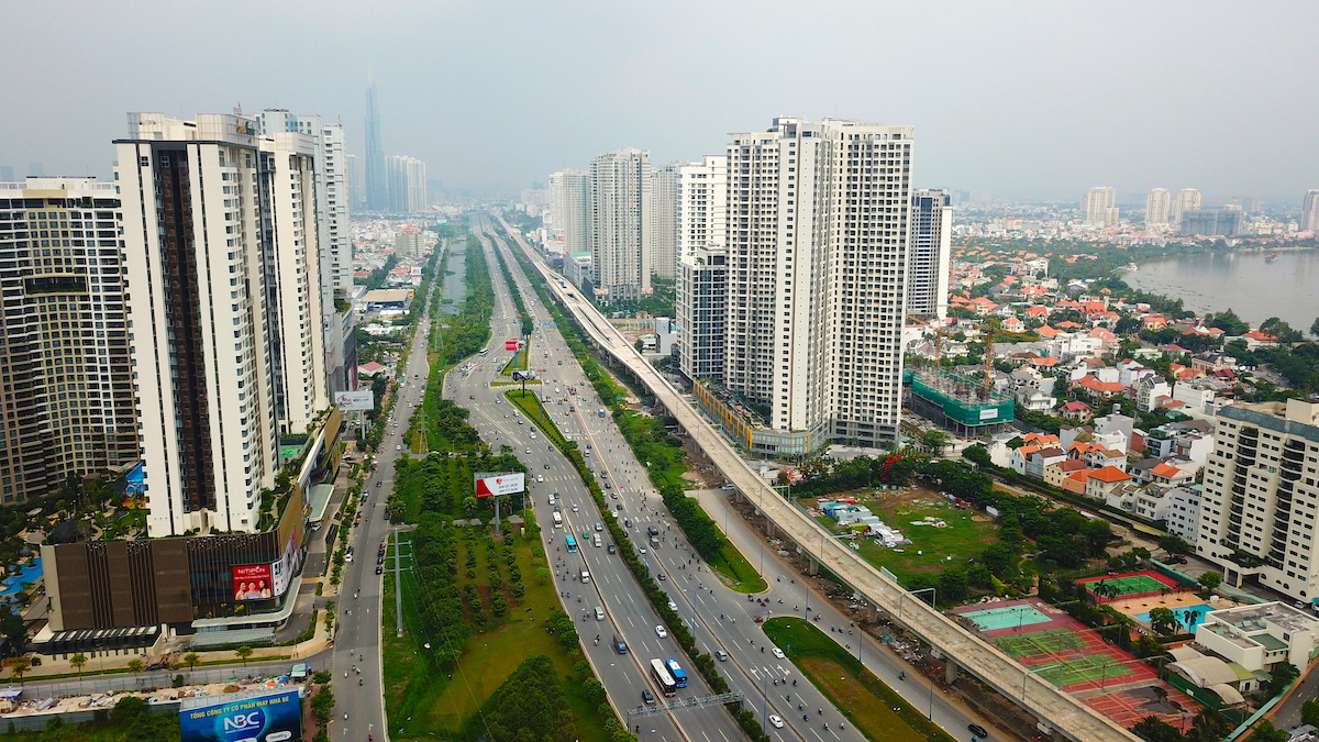 Theo chuyên gia của Savills, có nhiều nguyên nhân khiến giá nhà ở tại Hà Nội tăng như: thiếu nguồn cung, hạ tầng phát triển, chất lượng công trình ngày được nâng cao,...
