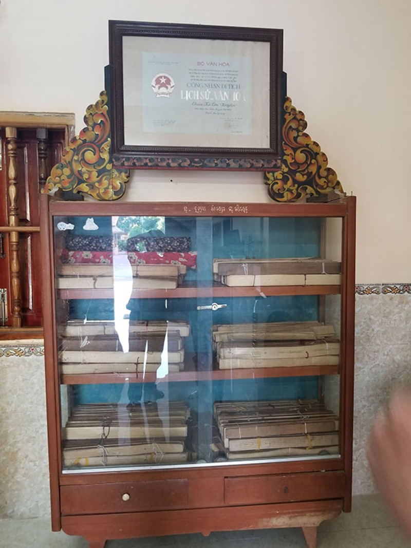Kinh lá buông được lưu giữ tại chùa Xà Tón (Xvayton), huyện Tri Tôn, tỉnh An Giang. Ảnh: TBTC