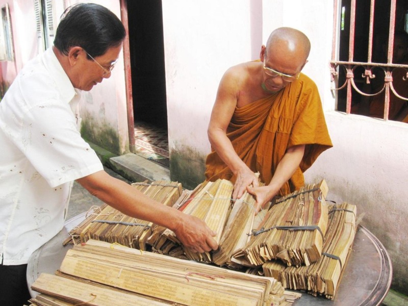 Hiện còn hơn 100 bộ kinh được lưu giữ rải rác ở các chùa Khmer của tỉnh An Giang. Ảnh: Báo An Giang