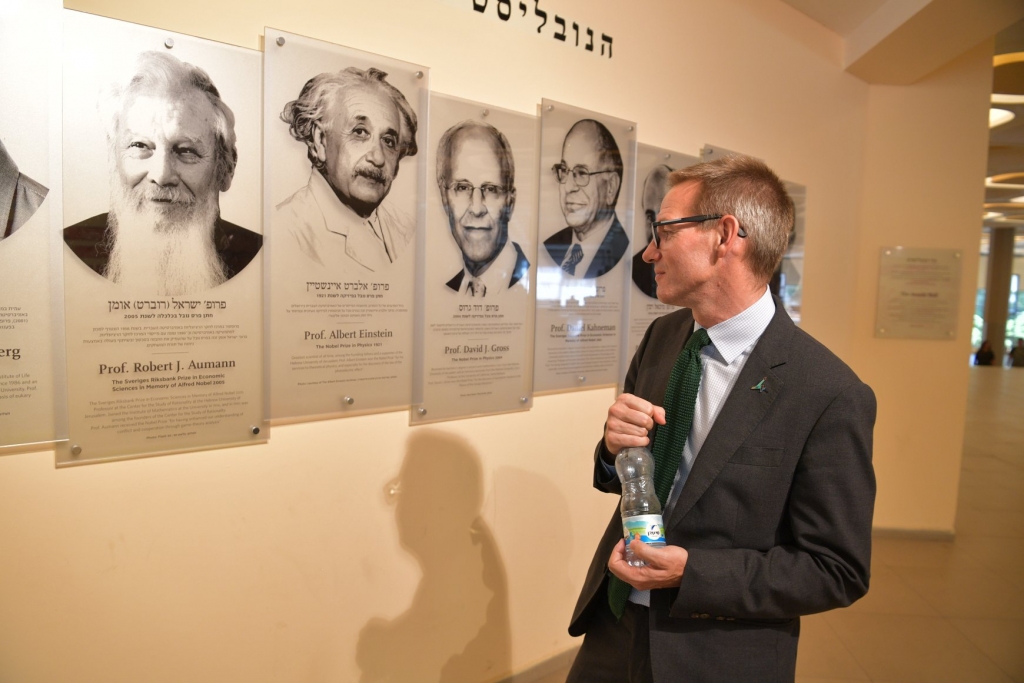 Tính đến năm 2017, Giải Nobel đã được trao cho 902 cá nhân, trong đó 203 là người Do Thái